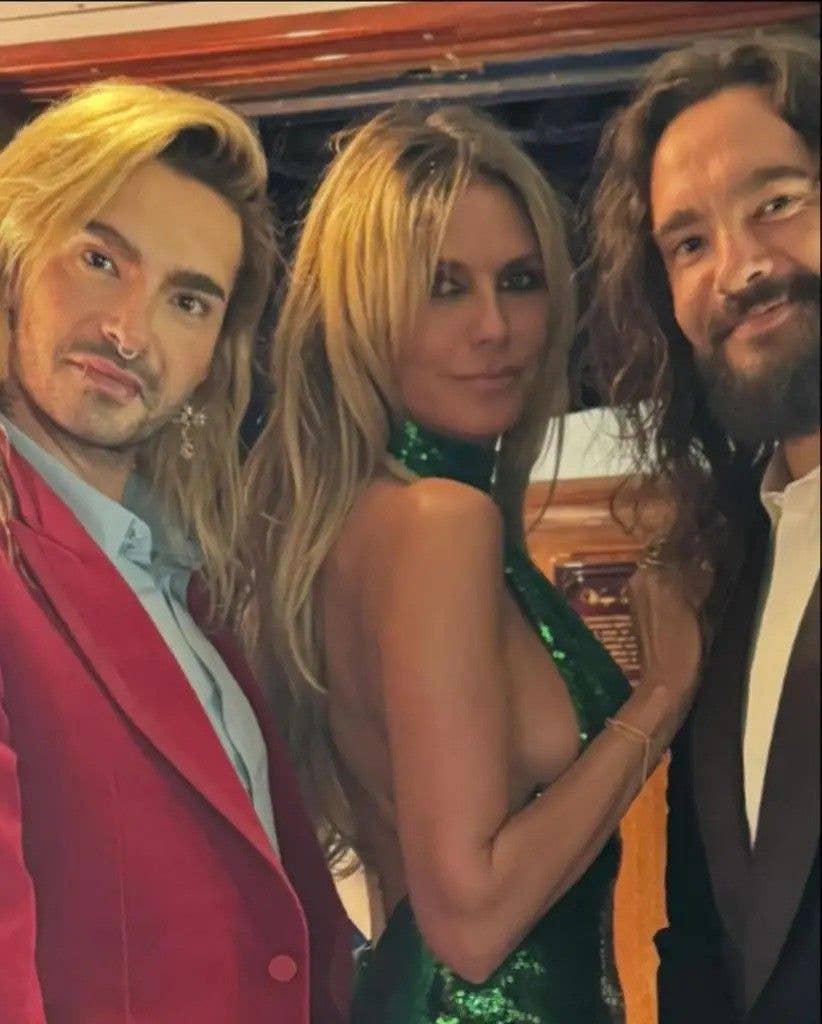 Heidi Klum standing between Bill and Tom Kaulitz