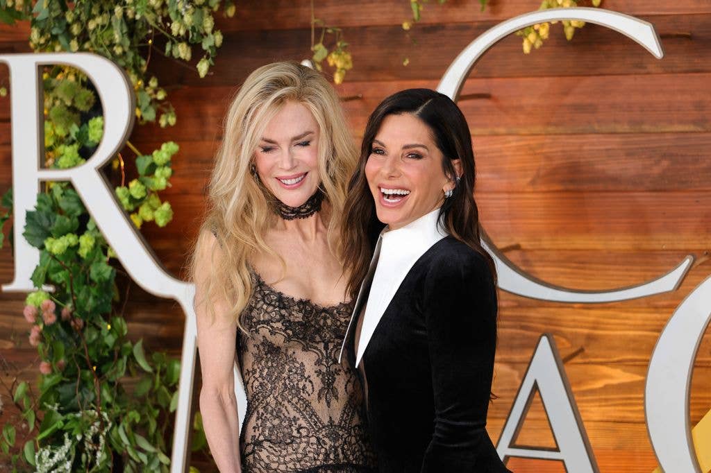 LOS ANGELES, CALIFORNIA - AUGUST 31: (L-R) Nicole nd Sandra Bullock attend the U.S. Premiere of "Practical Magic 2" 