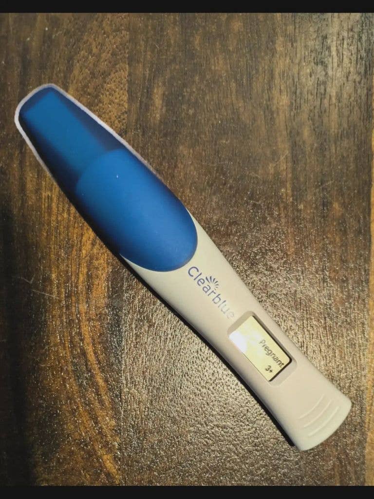 Anna also shared a photo of her pregnancy test