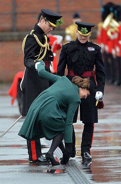 kate middleton shoe slip up in public