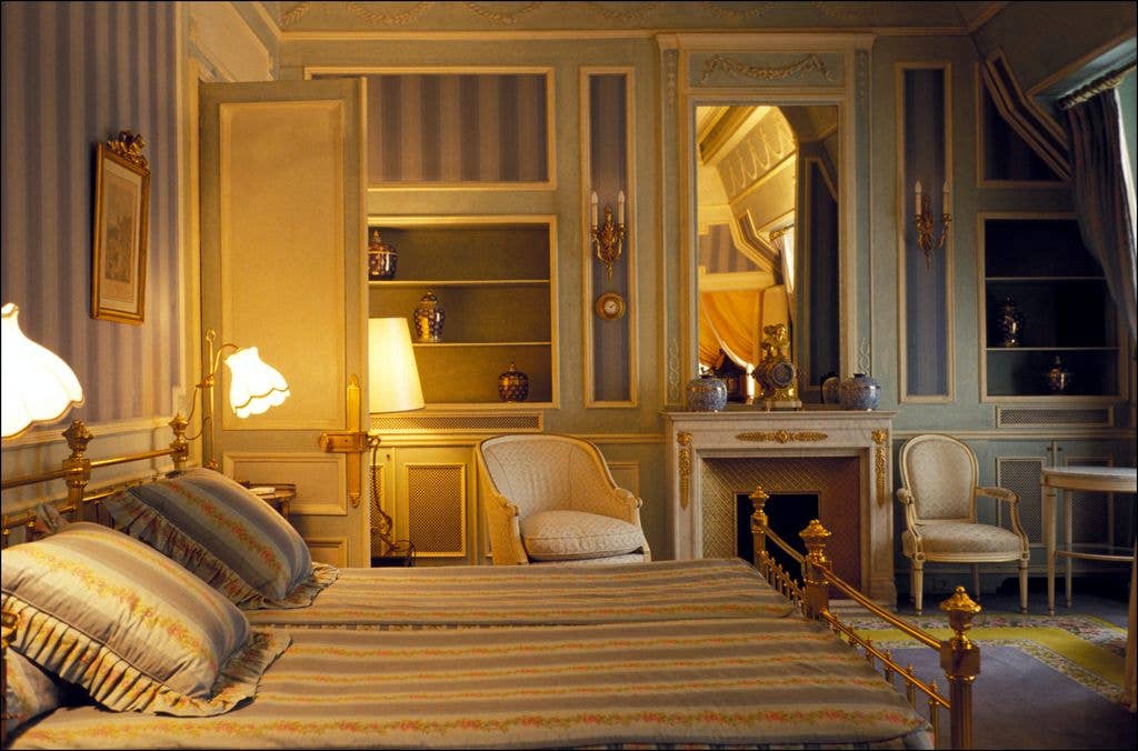 La suite Coco Chanel Ã  l'HÃ´tel Ritz Ã  Paris, France, le 28 avril 1994.