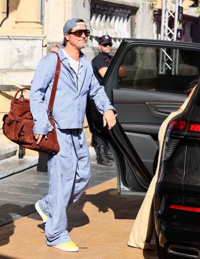 brad pitt spain blue outfit