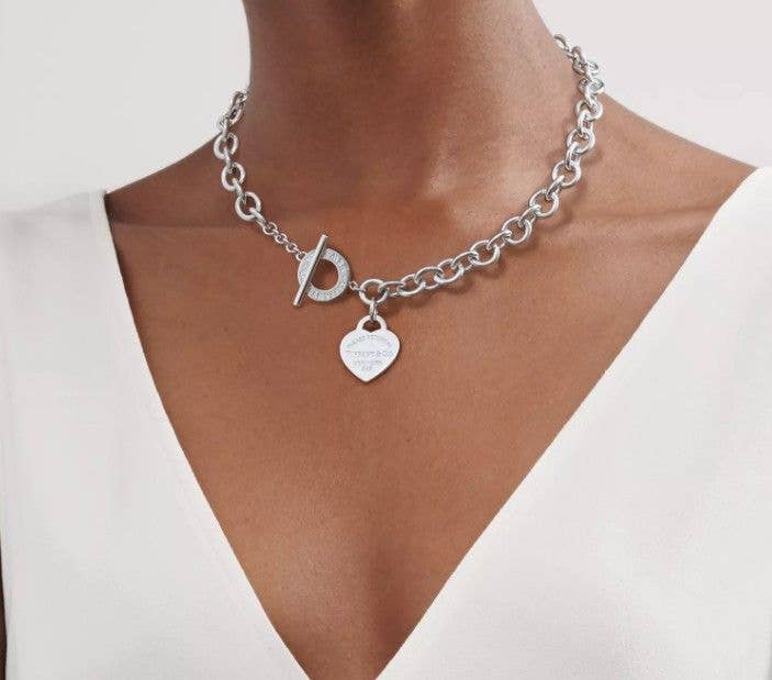 Marie wore the iconic Return to Tiffany Heart Tag necklace