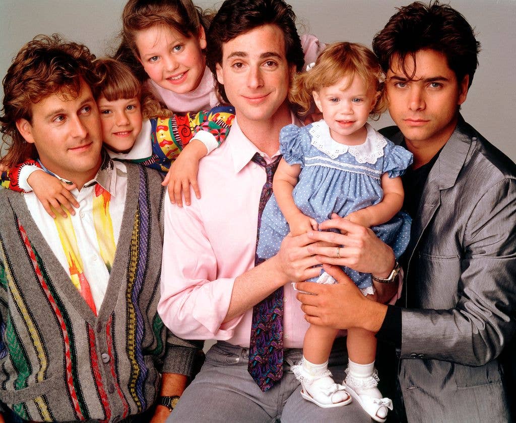 Bob Saget (C) with cast of Full House in 1989