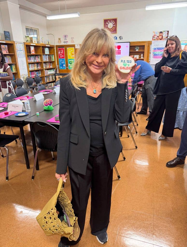 Goldie hawn at a elementary school in nyc 