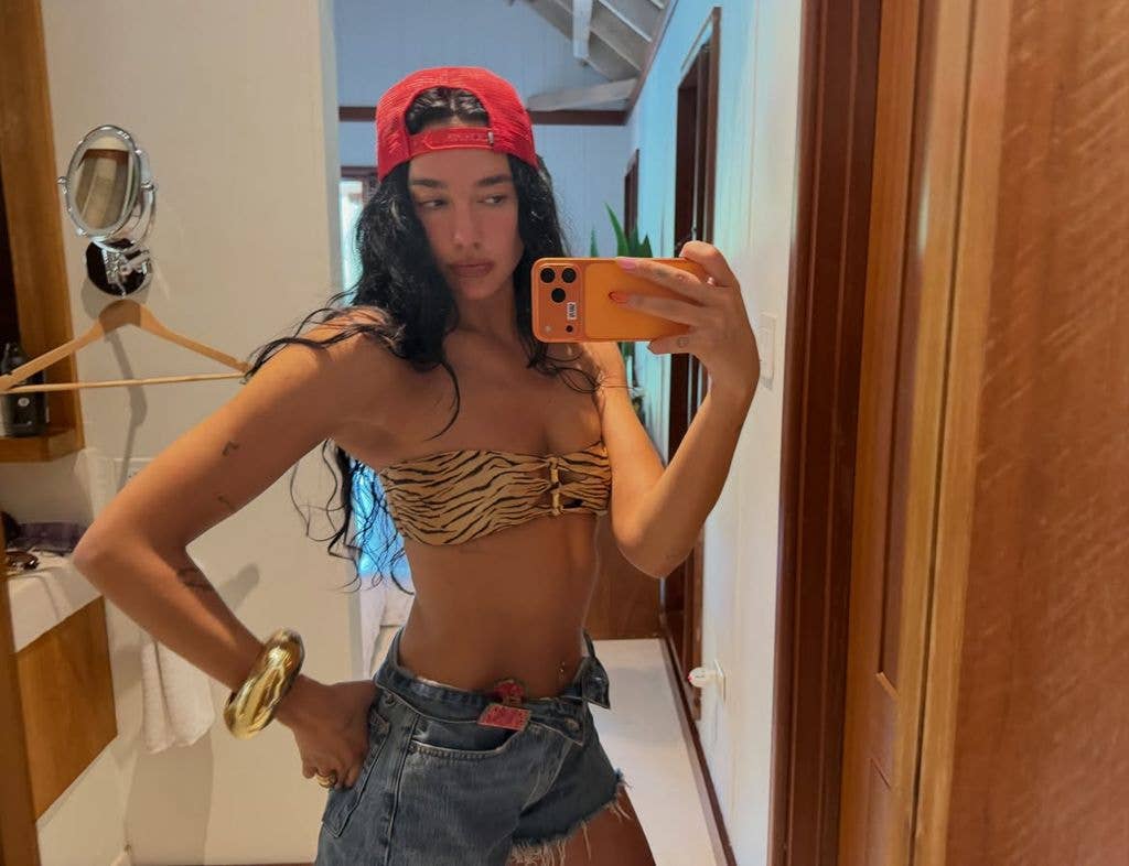 Dua showcases her washboard abs