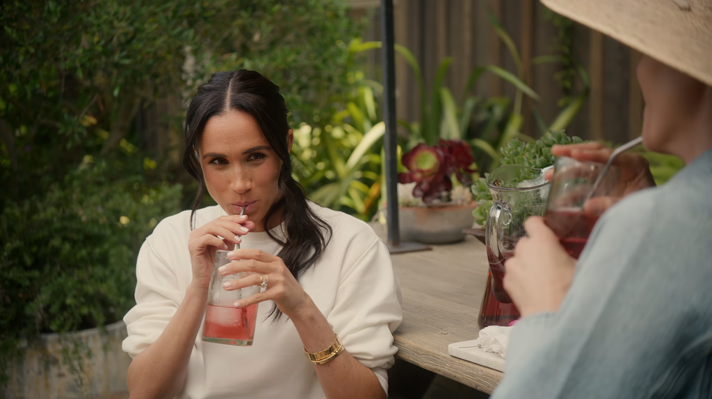 Meghan and her good friend Delfina enjoyed a refreshing drink